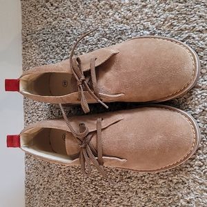 Boys Mini Boden Chelsea boots. New, never worn, tan suede, size Eur 35 kids.